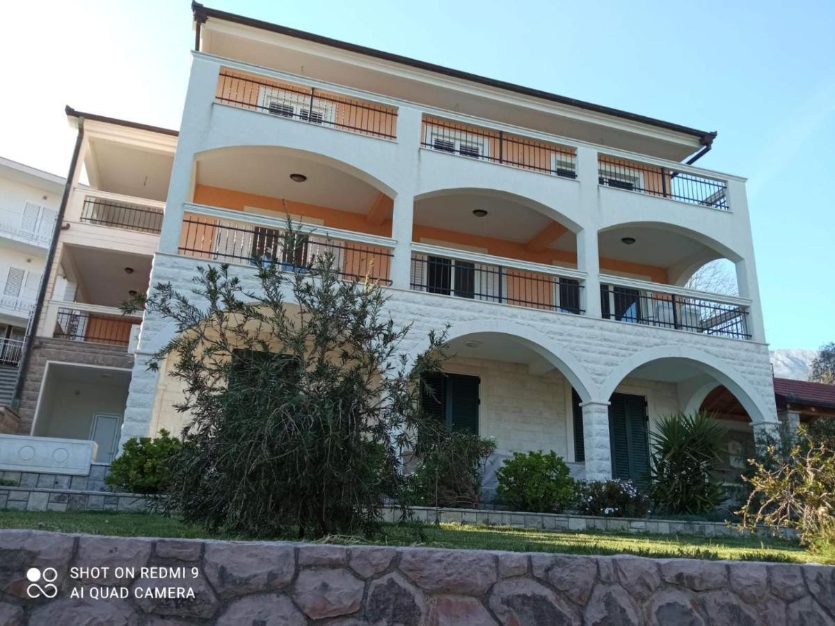Apartmani Andrea ヘルツェグ・ノヴィ エクステリア 写真