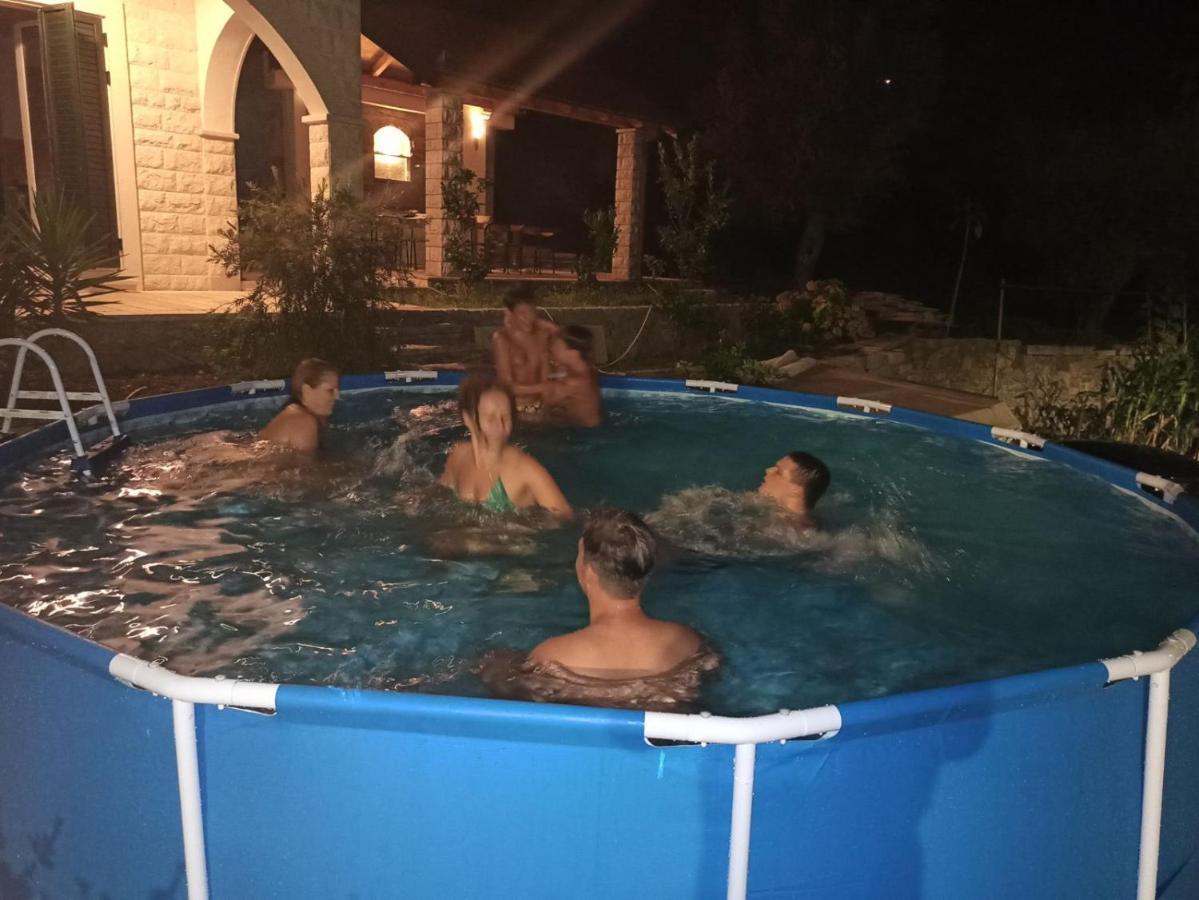 Apartmani Andrea ヘルツェグ・ノヴィ エクステリア 写真