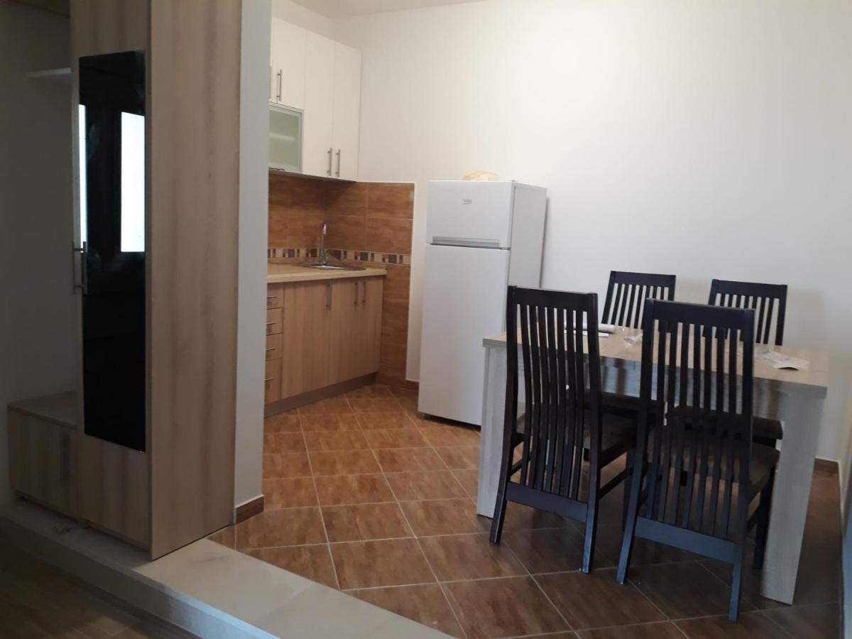 Apartmani Andrea ヘルツェグ・ノヴィ エクステリア 写真