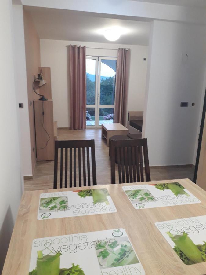 Apartmani Andrea ヘルツェグ・ノヴィ エクステリア 写真