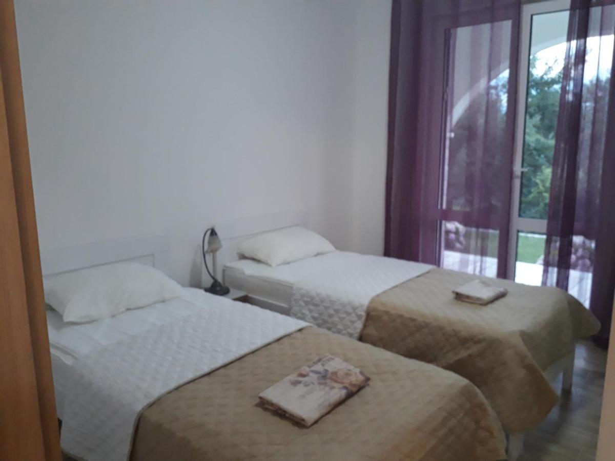 Apartmani Andrea ヘルツェグ・ノヴィ エクステリア 写真